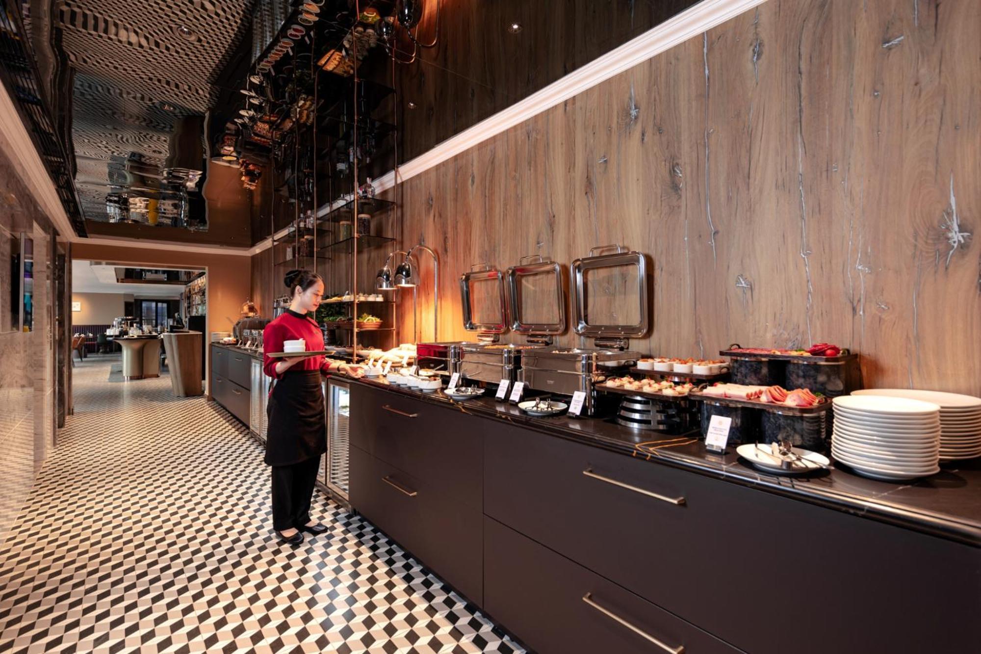 La Siesta Classic Hang Thung Hanoi Luaran gambar The buffet at the lounge